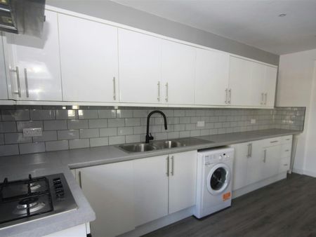 House share to rent on - Photo 2