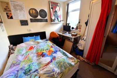 2 bedroom Flat in 1 Low Close Street, Leeds - Photo 3