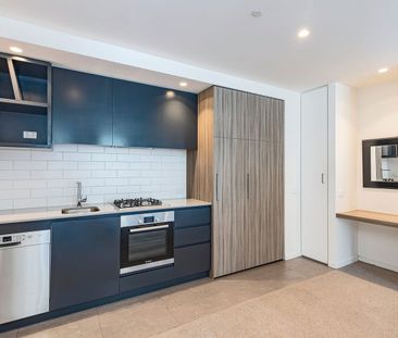 Private and secure with large balcony! - Photo 1