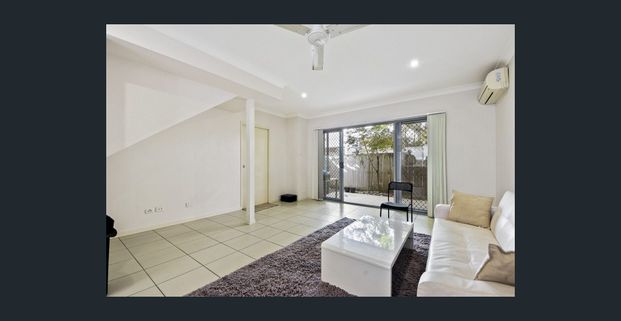 Spacious Townhouse in Great Location at Zillmere - Photo 1