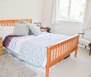 2 bedroom end of terrace house to rent - Photo 3