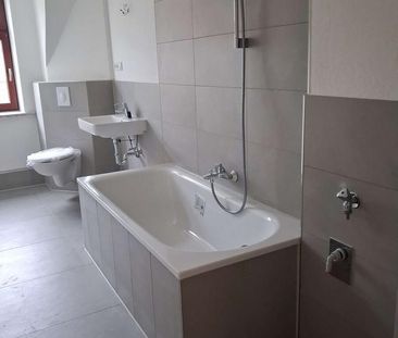 ** helle, charmante 4-R-W, mir Tageslichtbad in Zentraler Lage** - Photo 4