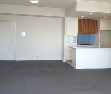 Luxury & C. B.D Located 3-Bedroom Apartment with Stunning City & Di... - Photo 4