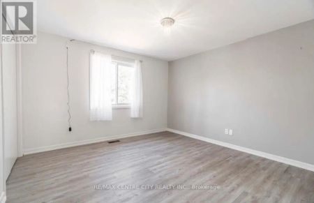 82 EMERY STREET W - Photo 3