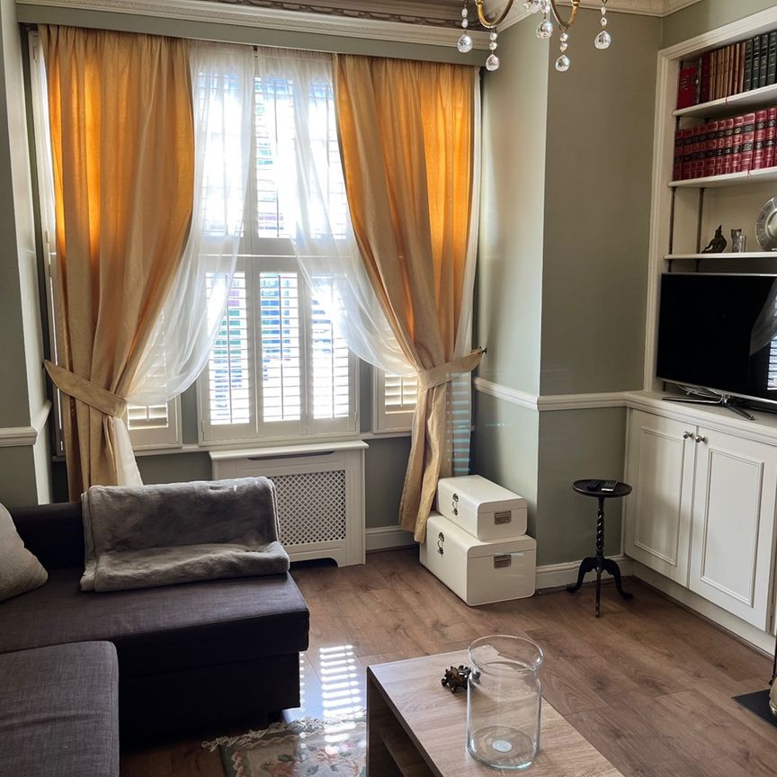 2 Bed Maisonette, Gayville Road, SW11 - Photo 1