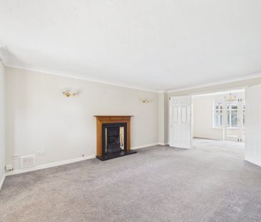 4 bedroom House in Blamire Drive, Binfield - Photo 1