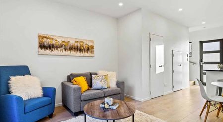 3.5 bedrooms with 2.5 bathrooms - Photo 5