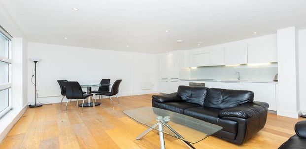 LUXURY 3 BED 2 BATH PORTERED PRIVATE DEVLOPMENT!, 3 Bedroom, 2 bath, 1 reception Flat - Photo 1