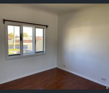 Neat, Bright & Convenient Two-Bedroom Home - Photo 6