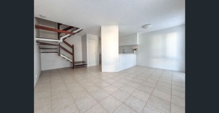 Quiet, Well-Maintained Complex Close to City, Freeway, Train and all Amenities! - Photo 2