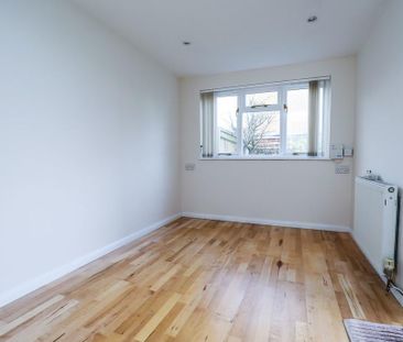 3 bedroom link detached house to rent - Photo 4