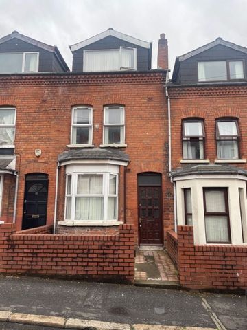 82 Dunluce Avenue, Belfast BT9 7AZ - Photo 3