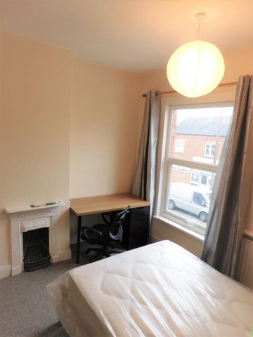 3 bedroom terraced house to rent - Photo 5