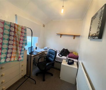 4 bedroom semi-detached house to rent - Photo 4