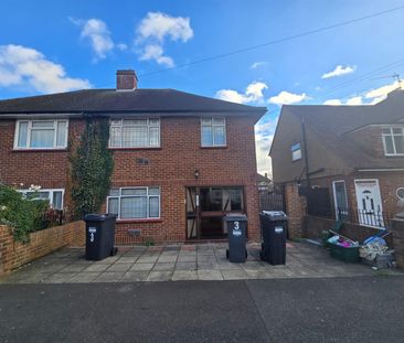 Monarch Close, Feltham TW14, London - Photo 4