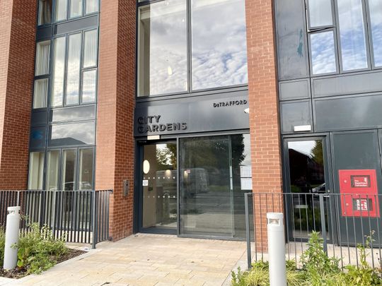 3B Spinners Way, SALFORD - Photo 1