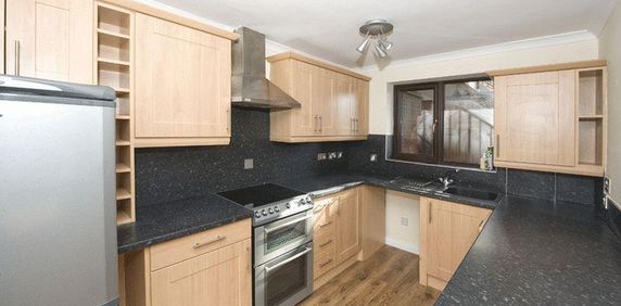 2 bedroom flat to rent - Photo 2