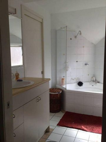 3 bed unit in Kangaroo Point 30 min walk to Brisbane CBD - Photo 4