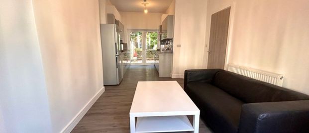 8 Malefant Street, Cathays, Cardiff, CF24 4QB - Photo 1