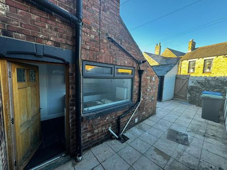 3 bedroom terraced house to rent - Photo 3