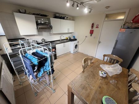 House share to rent - Photo 2