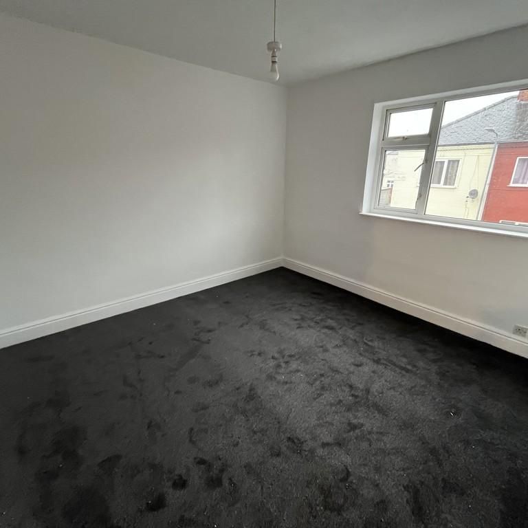 4 bedroom terraced house to rent - Photo 1