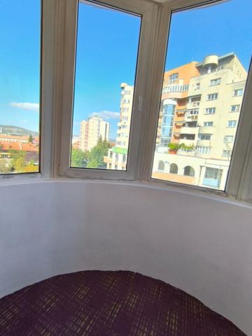 Inchiriere 4 camere Cipariu Centru - Fotografie 3