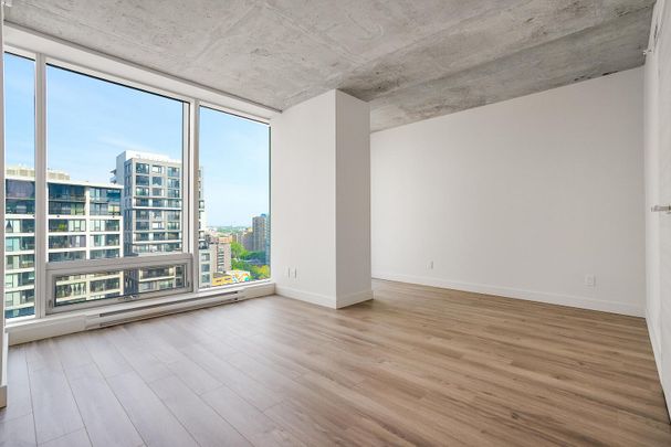 360 President Kennedy, Montréal, QC - Photo 1