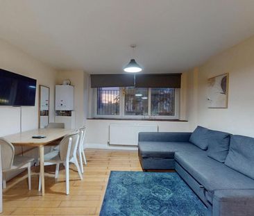 2 bedroom flat to rent - Photo 2