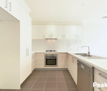 Spacious Townhouse In Arena Estate Location - Photo 6