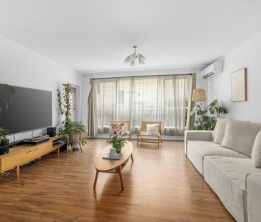 TWO BEDROOM BEAUTY IN SOUGHT AFTER LOCATION - Photo 4