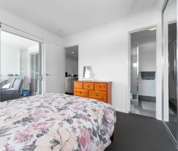 Spacious 2X2 Apartment with Fresh Updates and Unbeatable Convenience - Photo 5
