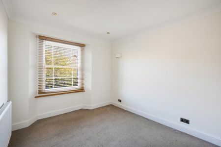 2 Bed Flat - Photo 3