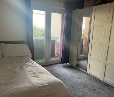 2 Bed Flat, Potters House, CV1 - Photo 2