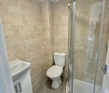 High Street, Rushden, NN10 - Photo 5