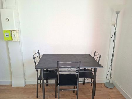 Location - Appartement T2 meublé de 26 m² - Proche de la gare et du Collège d'Alzon - Photo 2