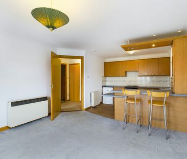 Flat to rent on - Photo 1