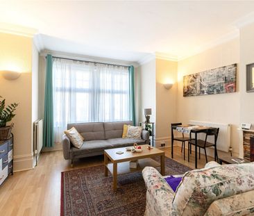 Portsmouth Road, Thames Ditton, Surrey, KT7 flat to rent - Photo 1