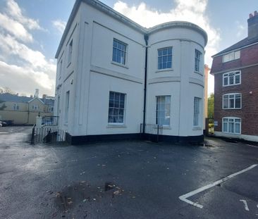 Grosvenor Square - Photo 6