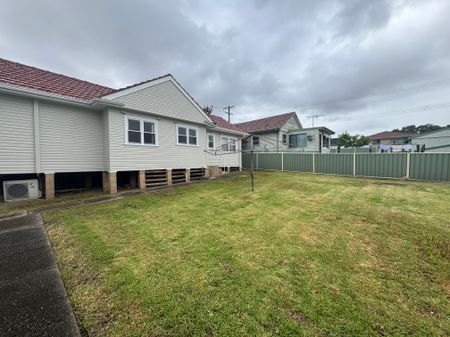 Freshly Painted 2-bedroom home - Photo 2