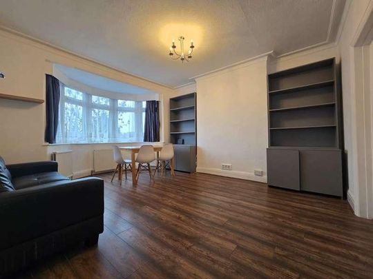 Leeside Crescent, NW11 - Photo 1