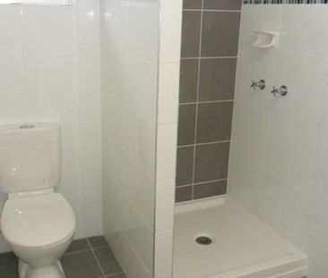 Three Bedroom Unit! - Photo 2