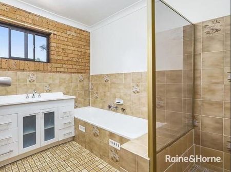 Charming 3-Bedroom Home in Port Macquarie - Photo 5