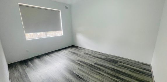2 bedroom Unit with Lock up garage - Photo 2