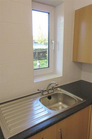 1 bedroom retirement property to rent - Photo 5