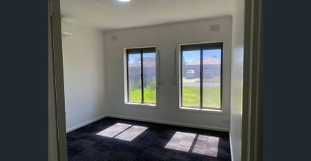 Newly renovated open plan living - Photo 2