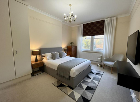 4 bedroom semi-detached house to rent - Photo 5