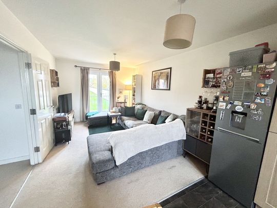 Conduct Gardens, Eastleigh - Photo 1