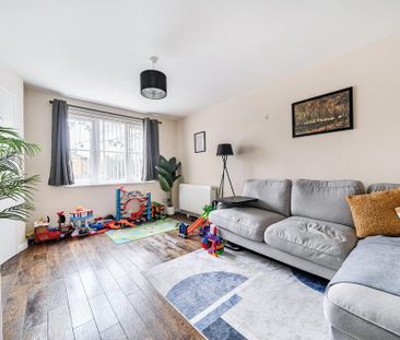 3 bedroom end of terrace house to rent - Photo 2