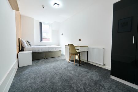 5 Bed Flat, Princess House, S1 - Photo 4